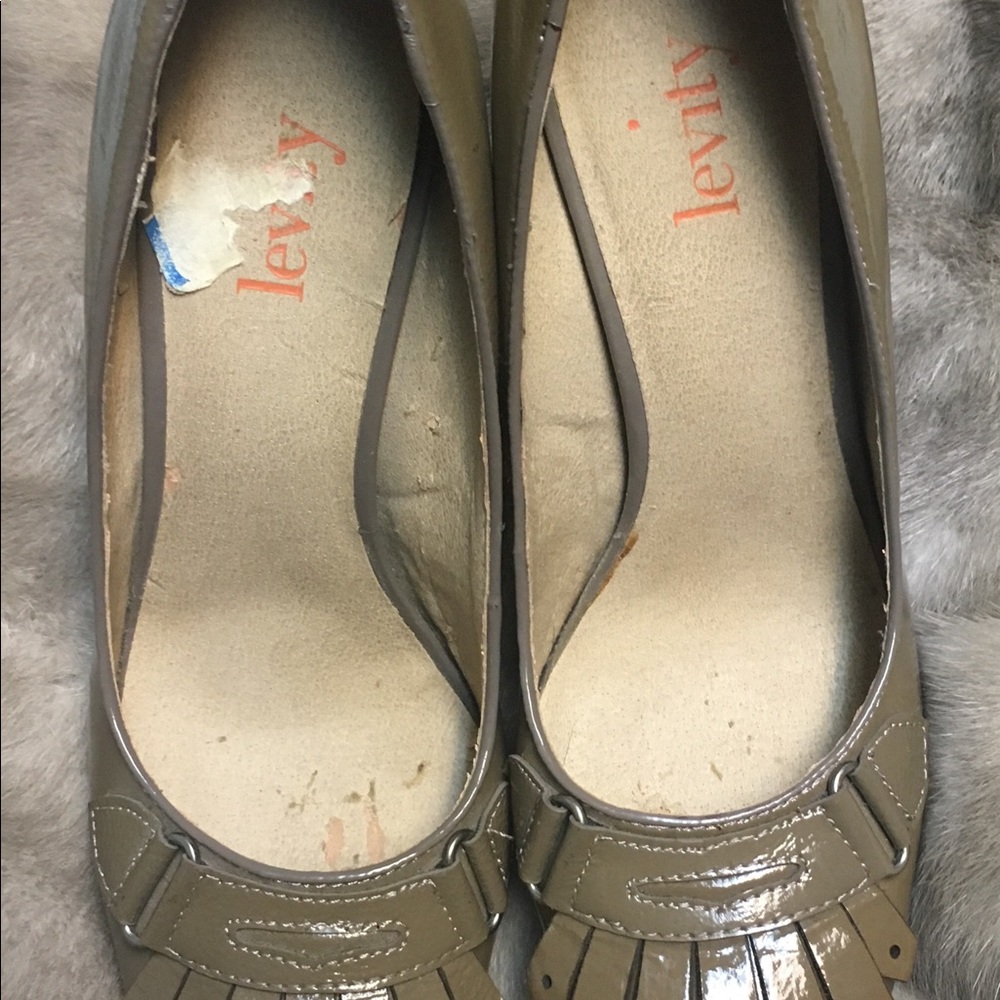 Levity Nicolo Olive Green Pumps Size 9.5 Used